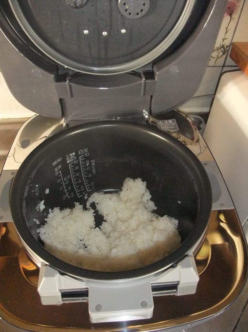 新米です。美味しく炊けました。 新米です。美味しく炊けました。