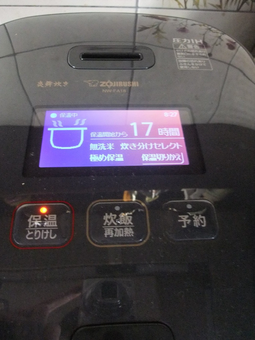 「タッチパネル」なので、操作に要らないボタンは消え、必要なボタンだけ出て来るので、使いやすいです。 「タッチパネル」なので、操作に要らないボタンは消え、必要なボタンだけ出て来るので、使いやすいです。